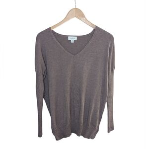 Evereve Everly V-Neck Sweater Medium Mauve Taupe Batwing Ribbed Sleeve